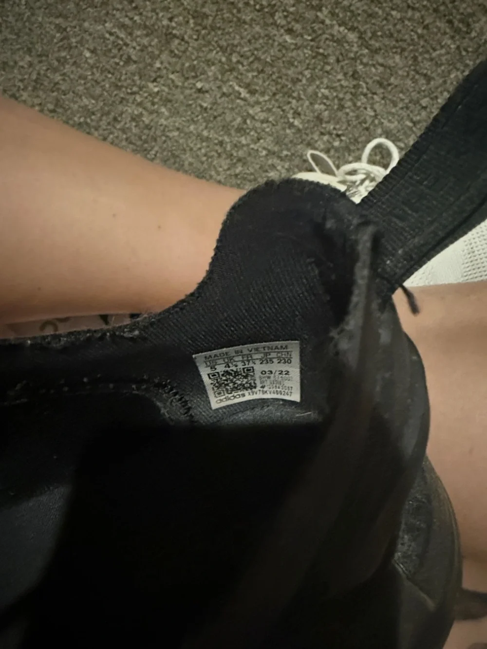 adidas Men’s Black Low-Top Sneakers - Picture 6 of 6